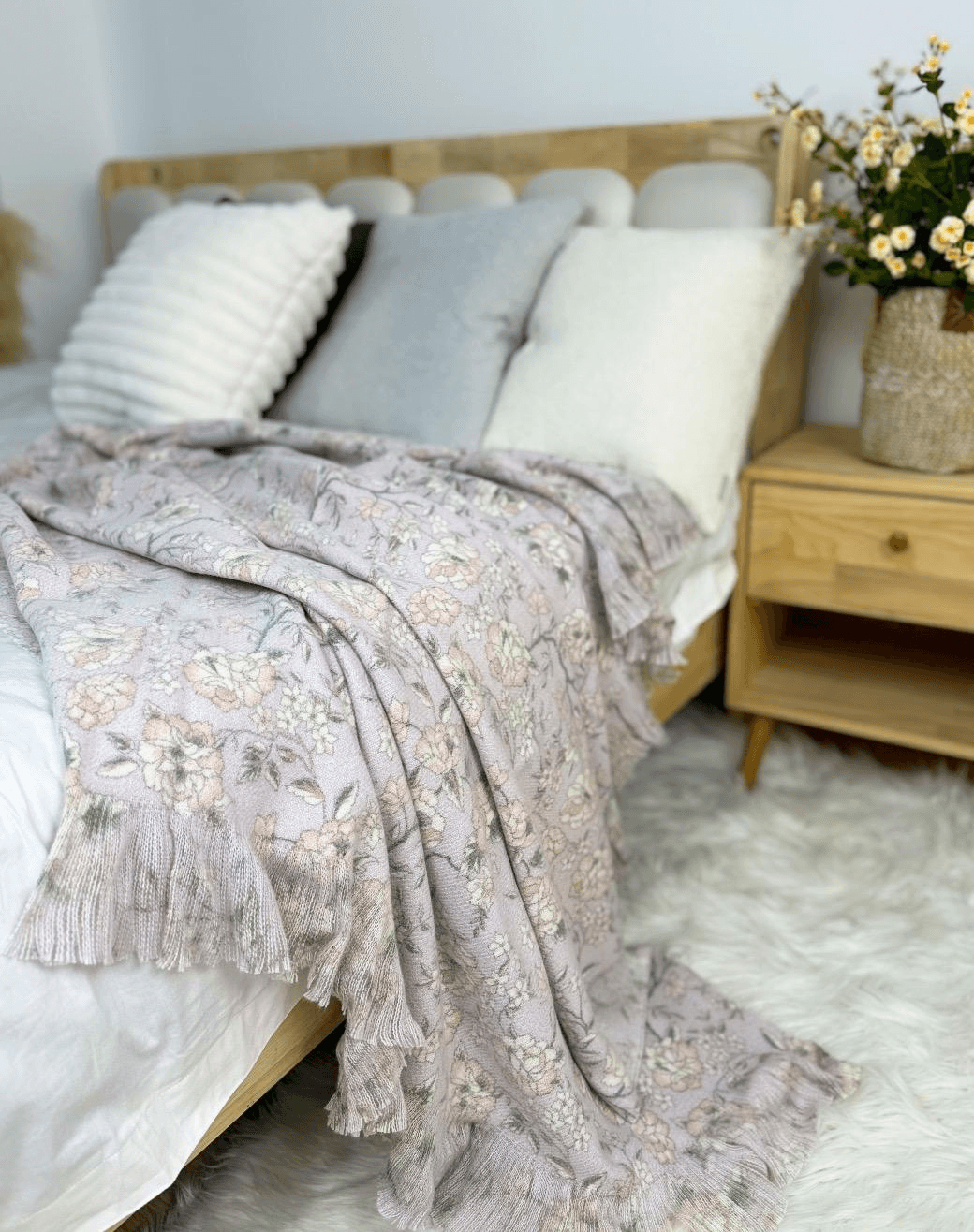 Vintage Floral Woven Throw Blanket with Fringe – Soft Pink